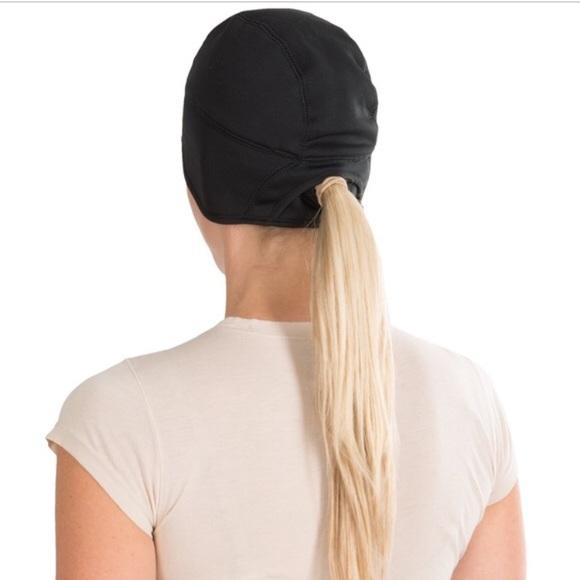 women's winter running hat with ponytail hole